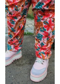 Run & Fly Tigery Lily 70's Dungarees Tuinbroek Pink -Banned Retro Shop run and fly JM2121 tigery lily dungarees pink 4 1024x1024